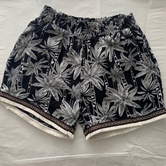 Mini Molly Girl’s Black White Palm Trees Tropical Shorts Size 10/12 - Picture 1 of 4